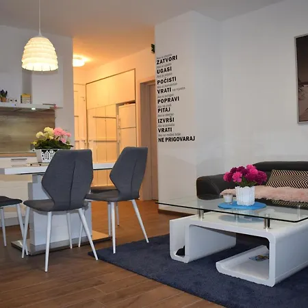 Trixi Apartment *